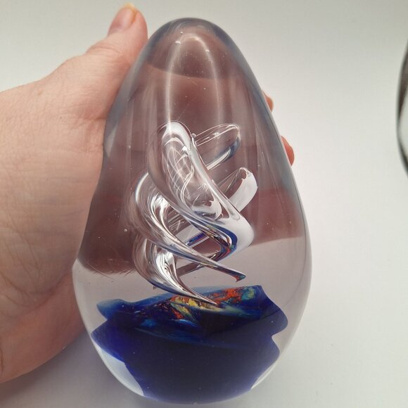 DYNASTY GALLERY HEIRLOOM COLLECTION EGG SHAPED GLASS PAPERWEIGHT COBALT & CLEAR - Picture 9 of 13